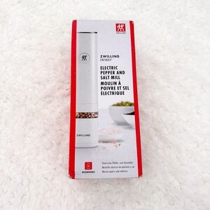 new zwilling enfinigy electric white salt/pepper mill